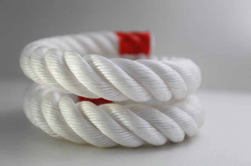 China 32mm*200m/coil 3 strand twist white color nylon marine rope factory  and manufacturers