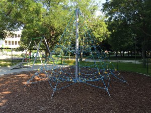 屋外の遊び場は子供のためのポリエステル ロープ クライミング ネットを強化しました